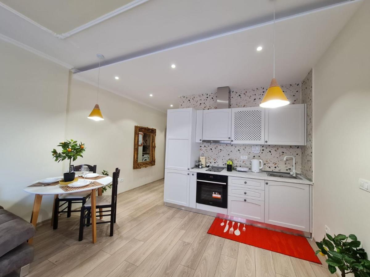 Apartment Center Luxury Orange 9a