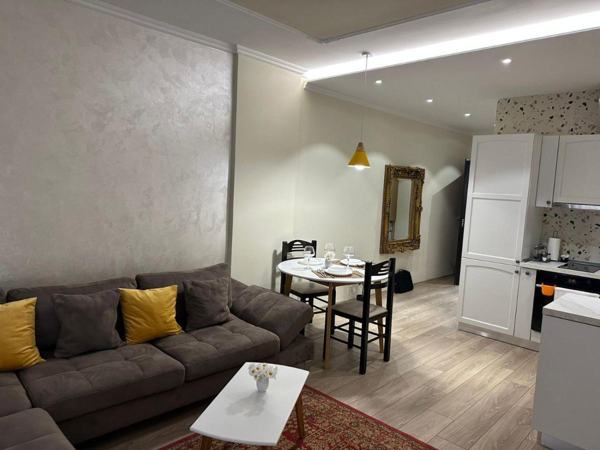 Apartment Center Luxury Orange 9a